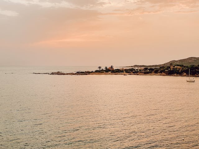 Paysage de Sartène en Corse-du-Sud — territoire d'intervention de PEM Communication